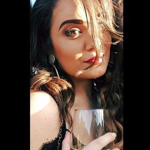 Meet your Posher, Mona